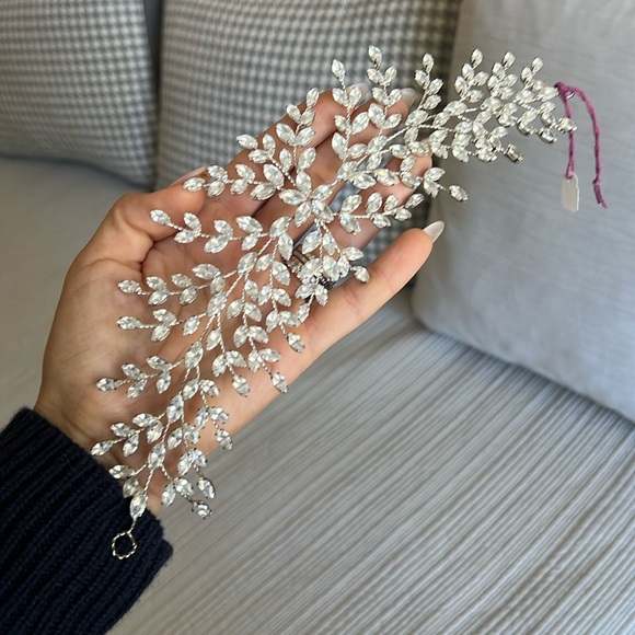 Bridal updo hair piece for a wedding day. Excellent condition. Never worn. - Picture 1 of 2